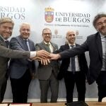 El consejero Mariano Veganzones, tras firmar los acuerdos con las Fundaciones de las Universidades de Burgos, León, Salamanca y Valladolid