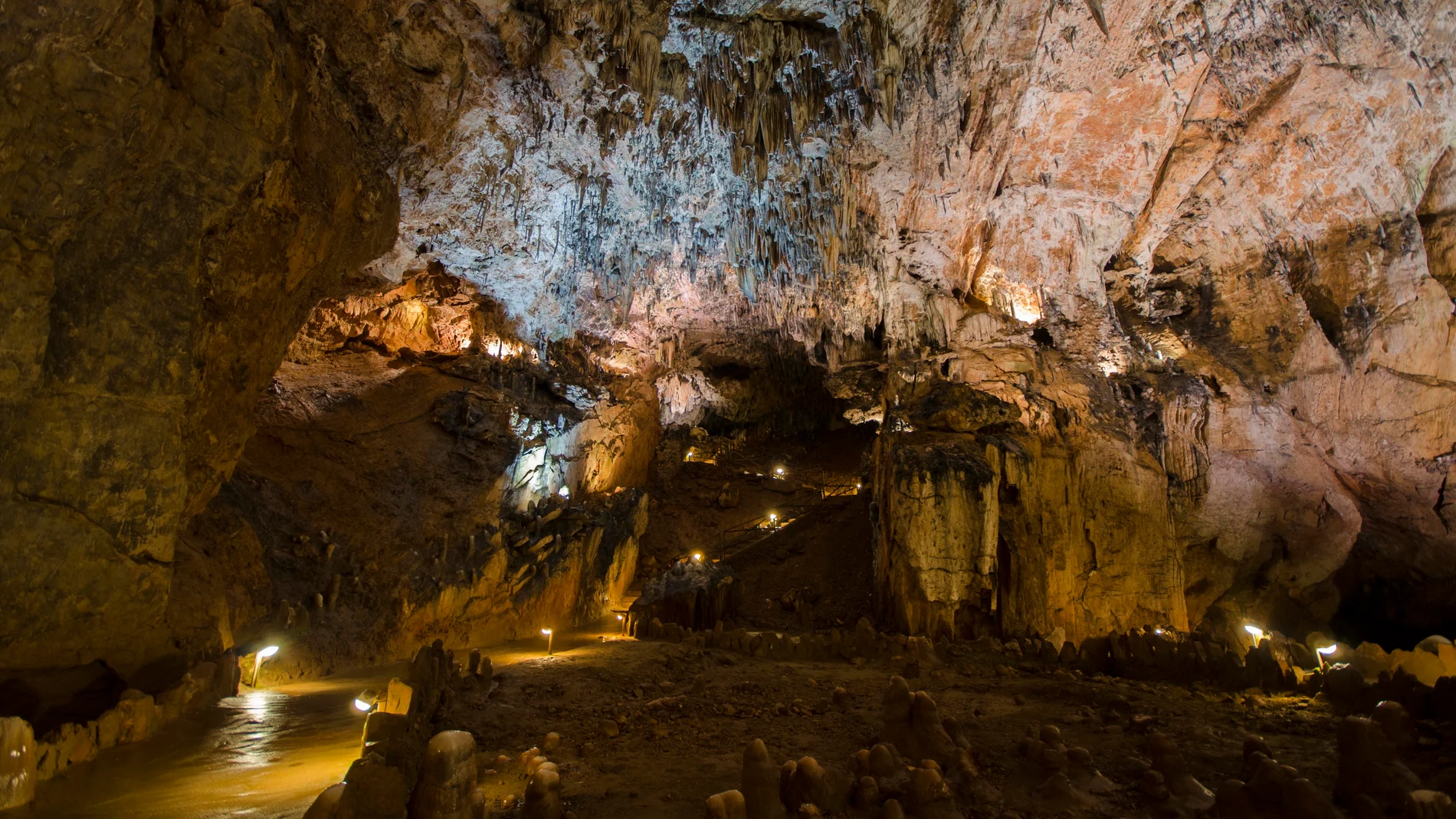 Cueva de Valporquero