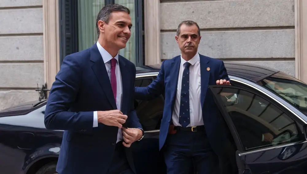 Sánchez a su llegada al Congreso para la sesión de investidura