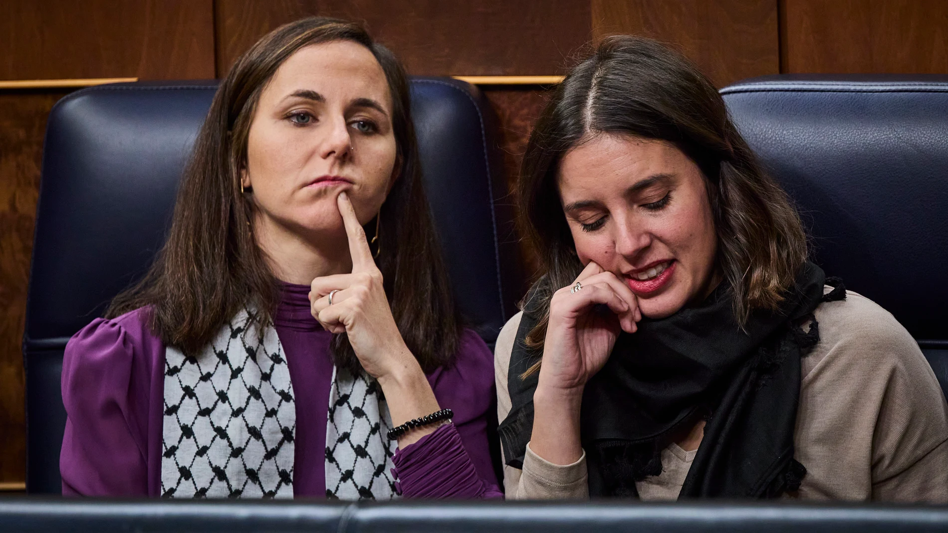 Ione Belarra e Irene Montero, en el pleno de investidura en el Congreso de los Diputados. © Alberto R. Roldán / Diario La Razón. 15 11 2023