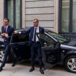 Pedro Sanchez llega al Congreso de los Diputados el dia de su investidura. David Jar
