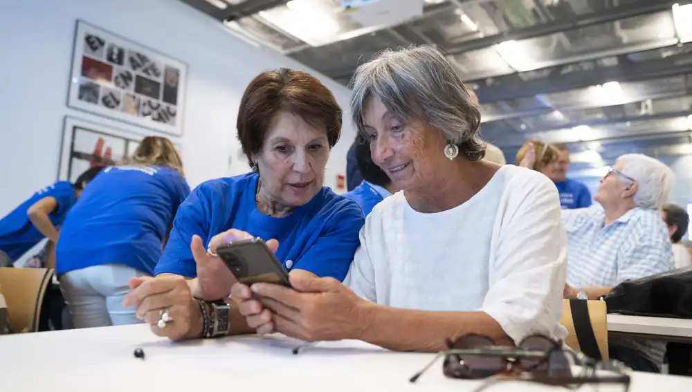 Fundación Telefónica no solo busca cerrar la brecha digital, sino también trabajar por una sociedad digital inclusiva.