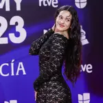 Rosalía a su llegada a la alfombra roja más española de los Latin Grammy en Sevilla.
