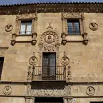 Fachada de la Casa de las Muertes en pleno centro de Salamanca