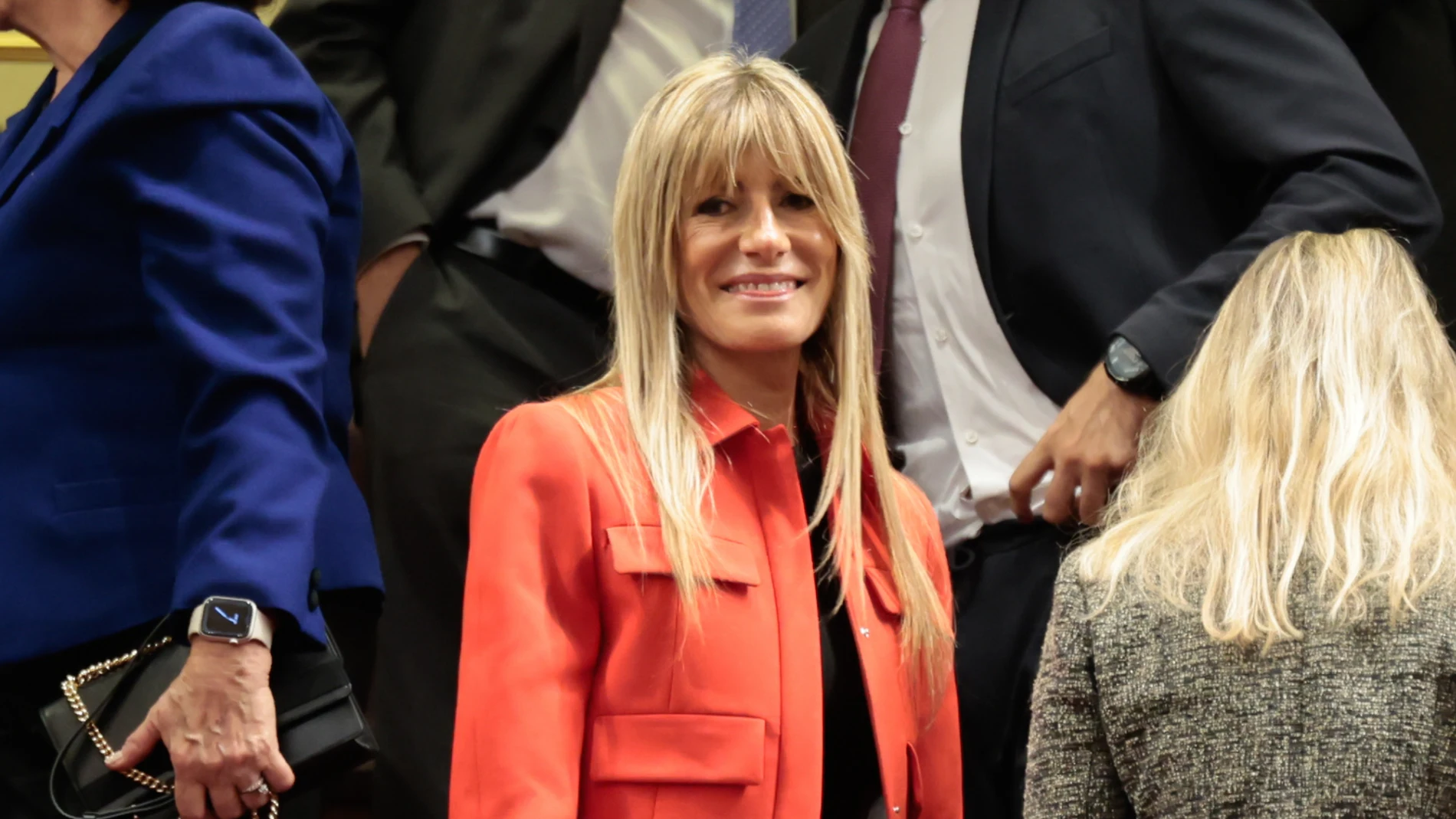 La mujer de Pedro Sánchez con blazer de Zara.