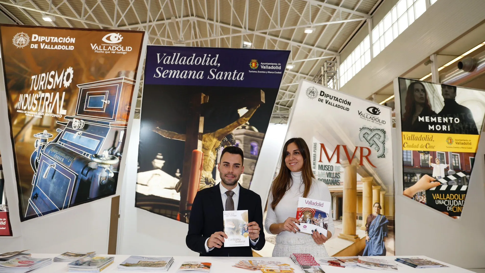La concejal de Turismo, Eventos y Marca Ciudad del Ayuntamiento de Valladolid, Blanca Jiménez Cuadrillero, y el diputado de Empleo, Desarrollo Económico y Reto Demográfico de la Diputación de Valladolid, Roberto Migallón,