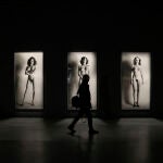 Presentación de la exposición sobre el fotógrafo del erotismo y la moda Helmut Newton en A Coruña