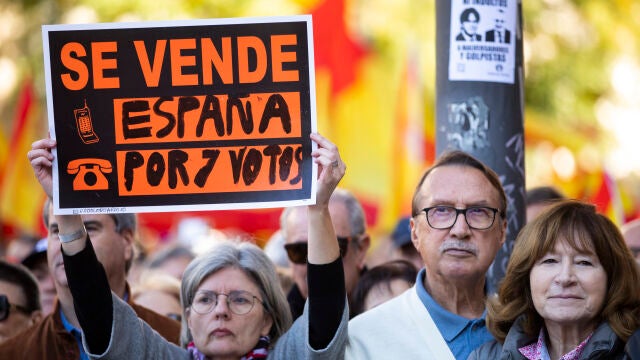 Manifestación en Cibeles contra la amnistía y contra los acuerdos de Pedro Sánchez para si investidura. © Jesú