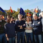 Isabel Díaz Ayuso y Alberto Núnez. Feijóo junto a otros representantes del PP, en la manifestación contra la amnistía en Cibeles.
