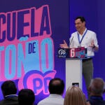Juanma Moreno en Carmona