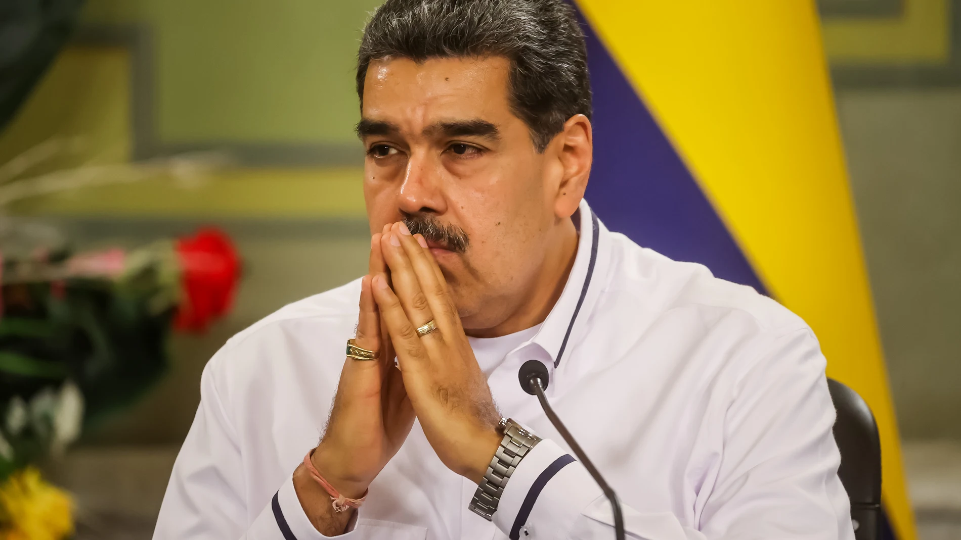 AME7808. CARACAS (VENEZUELA), 18/11/2023.- El presidente de Venezuela, Nicolás Maduro, participa durante una reunión con el presidente de Colombia, Gustavo Petro (fuera de cuadro) hoy, en Caracas (Venezuela). Los presidentes de Venezuela y Colombia, Nicolás Maduro y Gustavo Petro, respectivamente, se han reunido este sábado en Caracas, por cuarta vez en privado en los últimos 15 meses, para abordar temas que afectan a estas naciones vecinas, entre ellos la migración y los riesgos de una sequí...