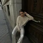 Alba Díaz con pantalones de lentejuelas de Mango