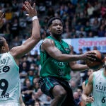 Andrés Feliz anotó un triple desde su campo para derrotar al Bilbao Basket en Badalona