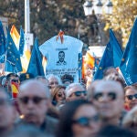 Banderas de Europa durante una manifestación contra la amnistía, en Cibeles.