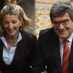 La vicepresidenta segunda del Gobierno y líder de Sumar, Yolanda Díaz, con el ahora ministro de Transformación Digital, José Luis Escrivá 