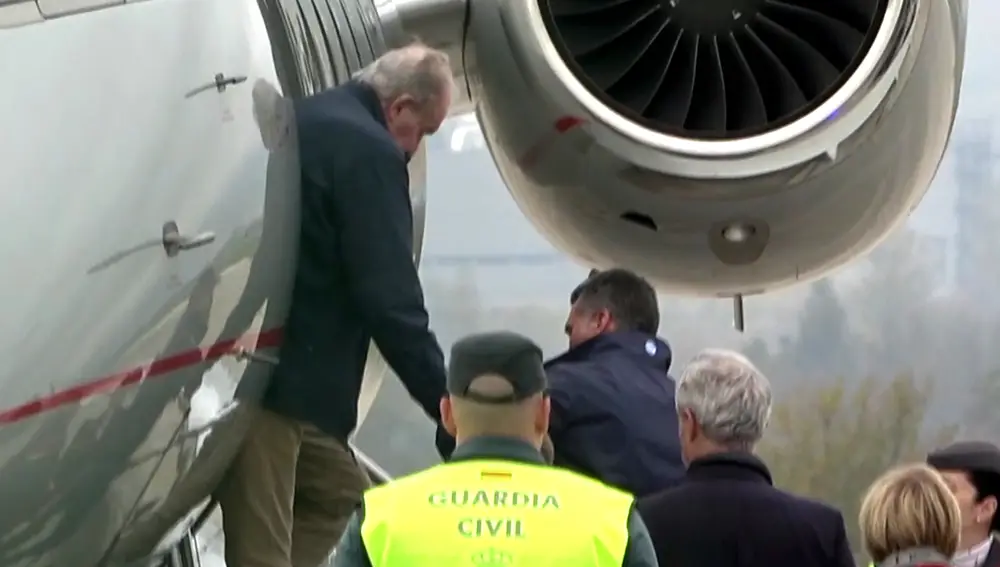El Rey Juan Carlos hace una parada en Vitoria antes de visitar a su amigo Pedro Campos en Sanxenxo