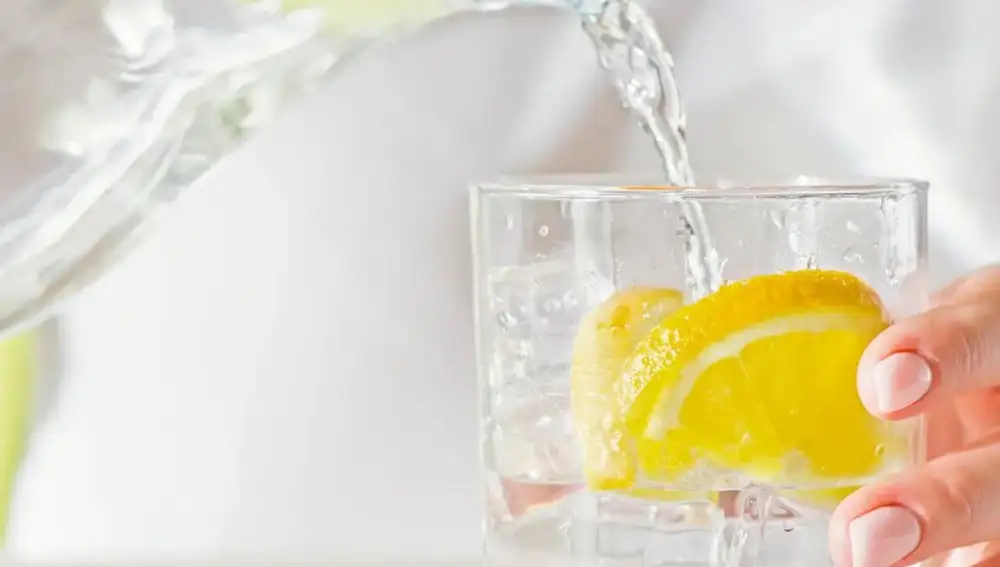 Agua con limón