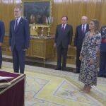 Sofía Puente, hermana del nuevo ministro de Transporte, ejerciendo de notaria mayor del Reino