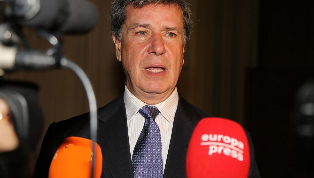 Cayetano Martínez de Irujo, indignado por el "linchamiento" a Genoveva tras sus imágenes con Federico de Dinamarca