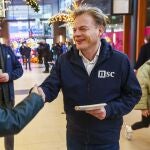 Pieter Omtzig hace campaña en Diemen (Países Bajos)