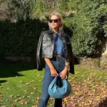 Amelia Bono con un look de lo más juvenil.