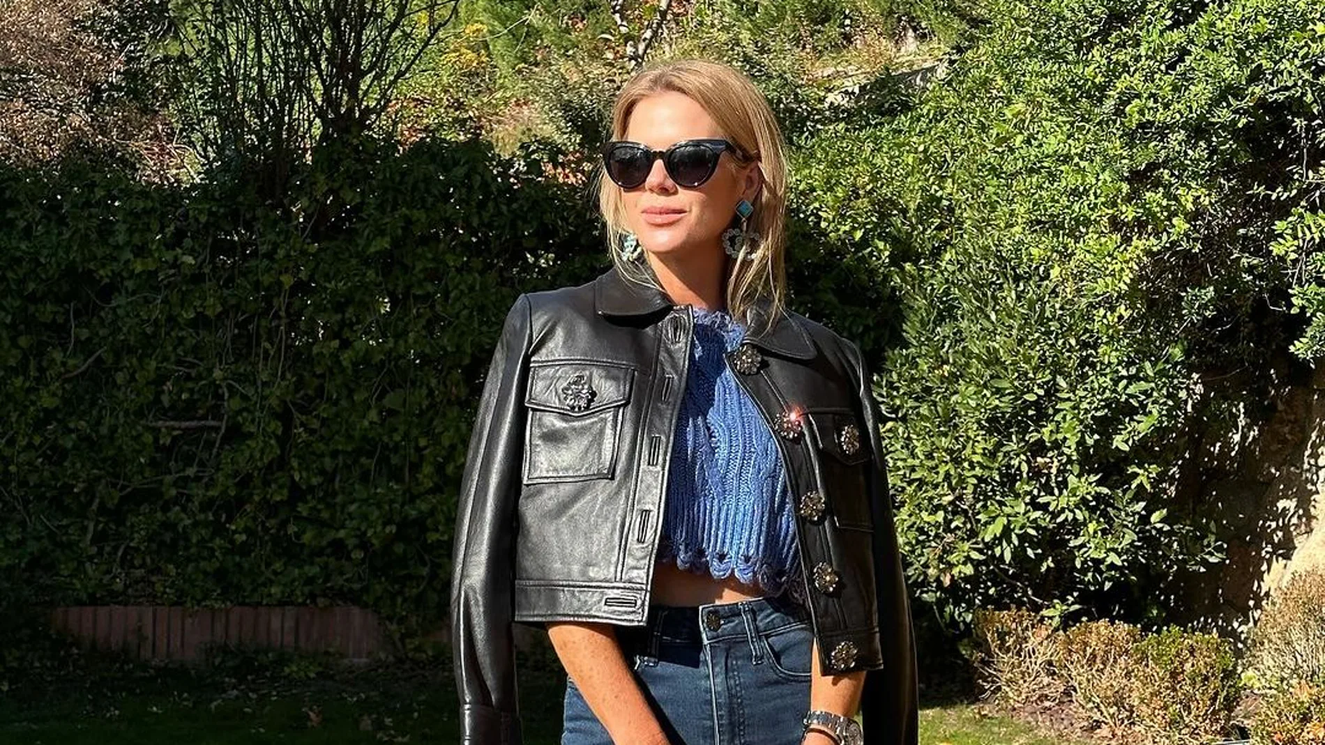 Amelia Bono con un look de lo más juvenil.