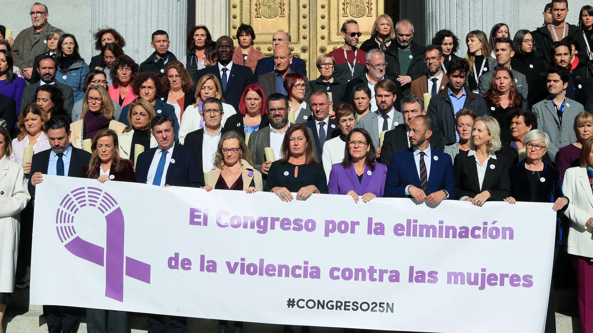 MADRID, 21/11/2023.- La presidenta del Congreso, Francina Armengol, junto a los miembros de la Mesa y decenas de diputados protagonizan uno de los actos conmemorativos del Día para la eliminación de la violencia contra las mujeres, este martes a las puertas del Congreso. EFE/Fernando Alvarado