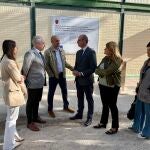 El consejero de Educación, Formación Profesional y Empleo, Víctor Marín, visitó hoy el CEIP Francisco Caparrós de Mazarrón, donde se han cambiado las cubiertas y se han instalado placas solares