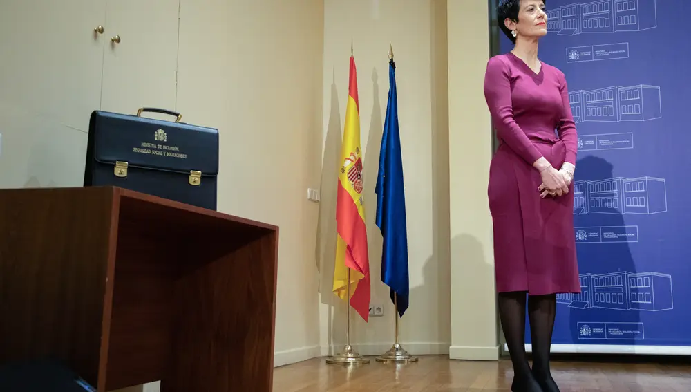 José Luis Escrivá entrega su cartera ministerial a Elma Saiz