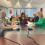 Los miembros de la comisión municipal informativa sobre los incendios de las discotecas de Atalayas