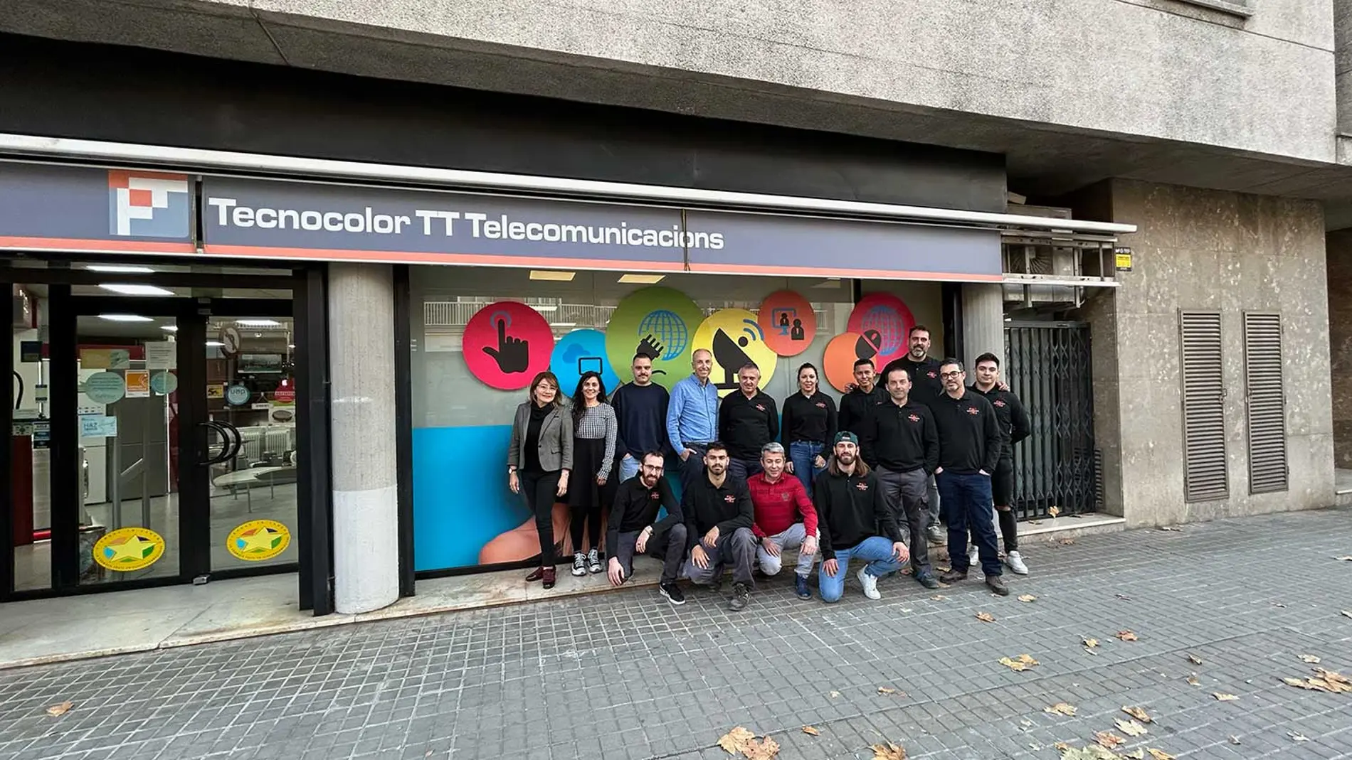 TECNOCOLOR TT TELECOMUNICACIONS ofrece servicios de acceso a internet por fibra óptica propia en diversas localidades (sin depender de otros operadores