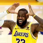 LeBron James ha renovado por dos años más con los Lakers