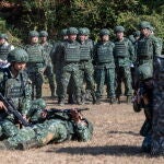 El presidente de Taiwán, Tsai Ing Wen, asiste a unos ejercicios militares