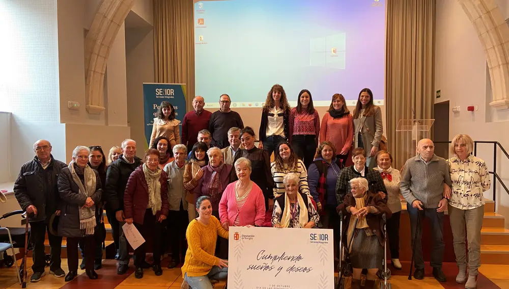 Asistentes al acto de entrega de ‘Sueños y Deseos’ en Burgos.