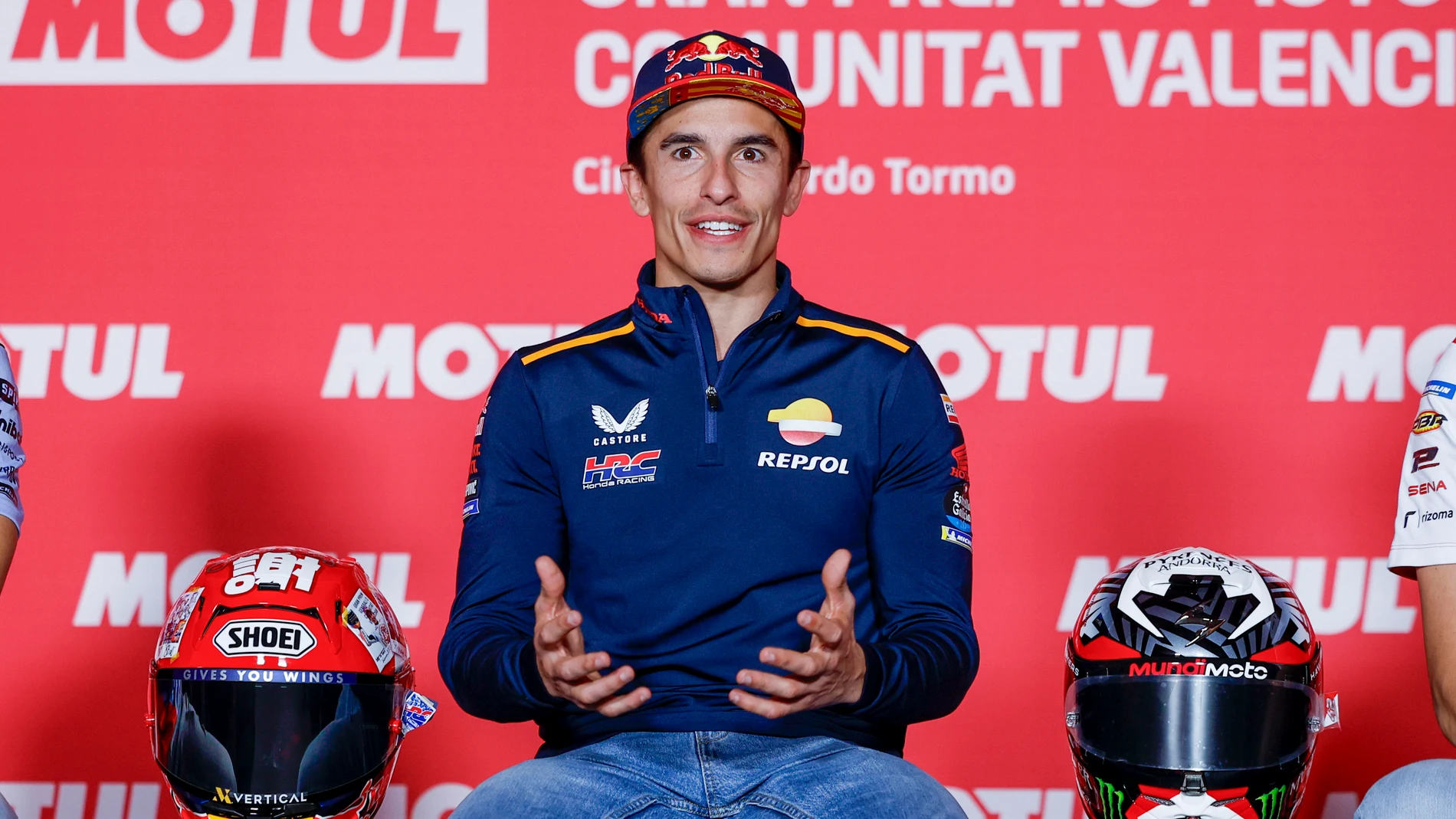 GRAFCVA6896. CHESTE (VALENCIA), 23/11/2023.- Marc Márquez, seis veces campeón del mundo de Moto GP, se despedirá este próximo fin de semana en el Gran Premio de la Comunitat Valencianade Repsol Honda tras anunciar su incorporación para el próximo año con Gresini Racing aunque aseguró, durante la rueda de prensa que ofreció en Cheste, que no le gusta decir que será su última carrera en el equipo porque "nunca se sabe en el futuro".EFE/ Biel Aliño