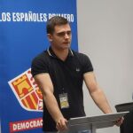 Detienen al delegado de Democracia Nacional, Pablo Lucini, por los altercados en Ferraz