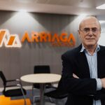 Jesús María Arriaga posa en su despacho
