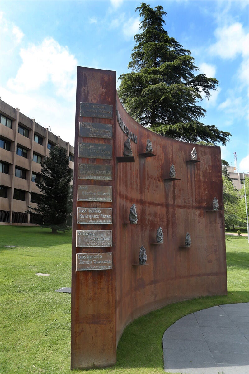 Monumento en el CNI dedicado a los agentes fallecidos