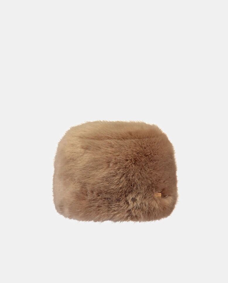 Gorro de pelo con estilo ruso.