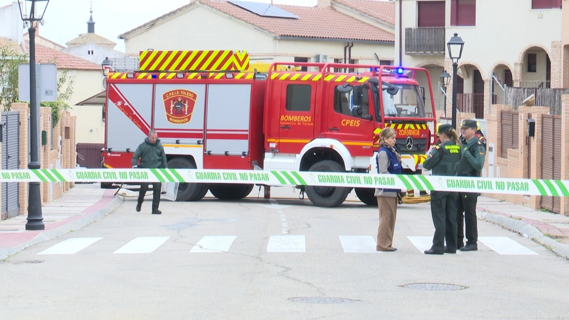 El hombre atrincherado en una casa donde vivía ilegalmente en Villaluenga de la Sagra (Toledo), que lanzó cócteles molotov a los guardias civiles desde la casa, ha sido enviado este miércoles a prisión provisional