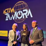  El Teatro Ramos Carrión acoge el evento ‘Actitud emprendedora’, financiado por el Ministerio de Transición Ecológica y Reto Demográfico, Laborus Work Consulting y Caja Rural de Zamora. Intervienen en la presentación la delegada territorial de la Junta en Zamora, Leticia García, y el director general de Caja Rural de Zamora, Cipriano García