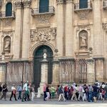 Turistas en la Catedral de Jaén