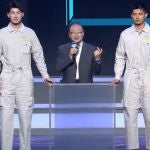 Chu Junhao presenta una capa de invisibilidad
