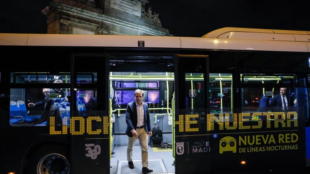 Almeida, en la inauguración de los nuevos "búhos" de la capital