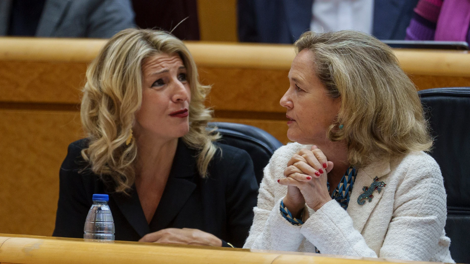 Yolanda Díaz y Nadia Calviño en un Pleno del Senado.