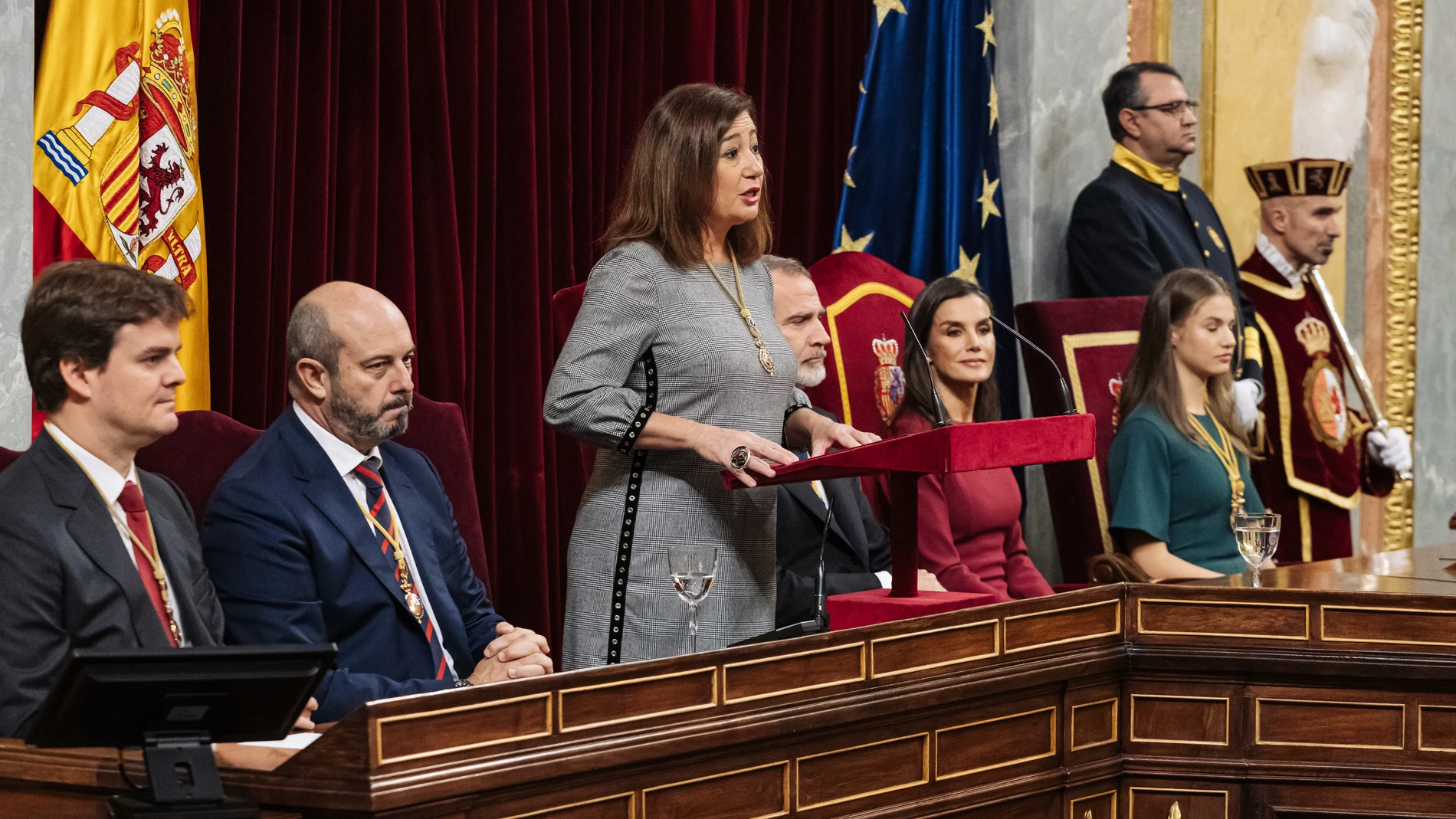 La presidenta del Congreso de los Diputados, Francina Armengol, interviene durante la Solemne Sesión de Apertura de las Cortes Generales de la XV Legislatura, en el Congreso de los Diputados, a 29 de noviembre de 2023, en Madrid (España). El Rey abre hoy la decimoquinta legislatura en una sesión plenaria solemne que reúne en el Congreso a diputados y senadores con la ausencia anunciada de Esquerra Republicana (ERC), Bildu y el Bloque Nacionalista Gallego. Felipe VI pronuncia en esta sesión el...