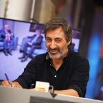 Juan del Val carga en 'El Hormiguero' contra los periodistas serviles del Gobierno de Sánchez: "La prensa tiene que fiscalizar al poder"