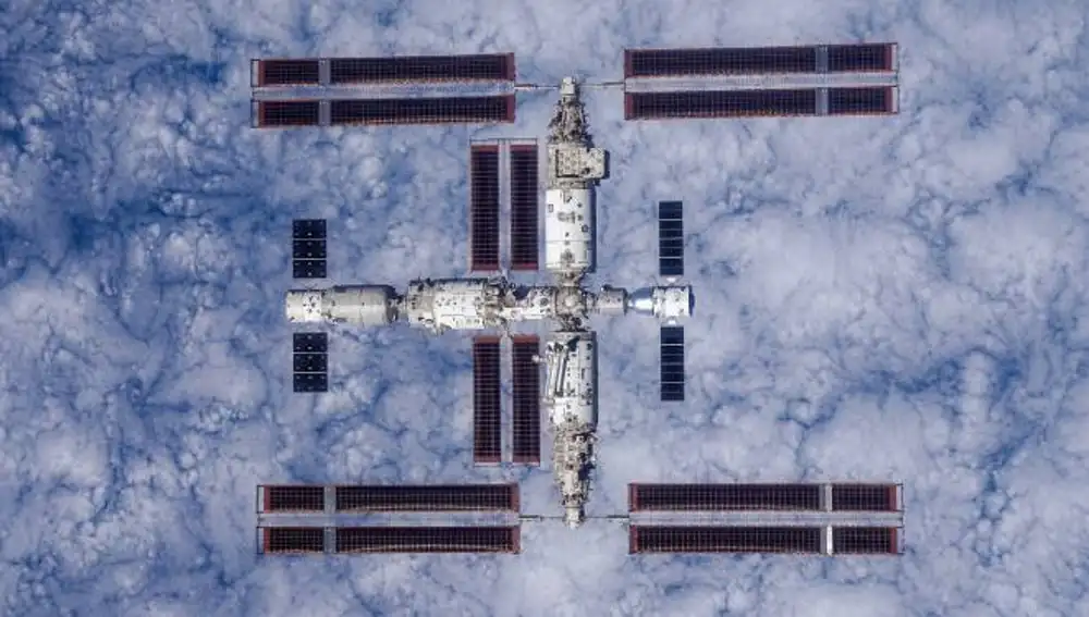 Primeras imágenes de la estación espacial china Tiangong, ya completada.