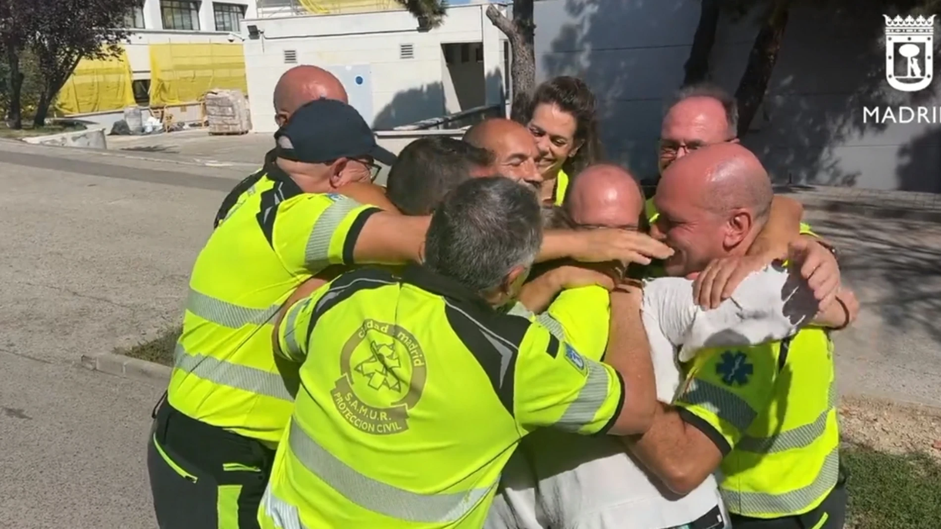 Encuentro entre Alejandra y parte del equipo del SAMUR que le salvó la vida