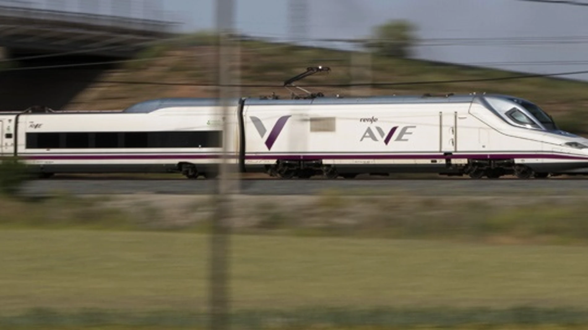 Imagen de recurso de un tren AVE. RENFE 01/12/2023